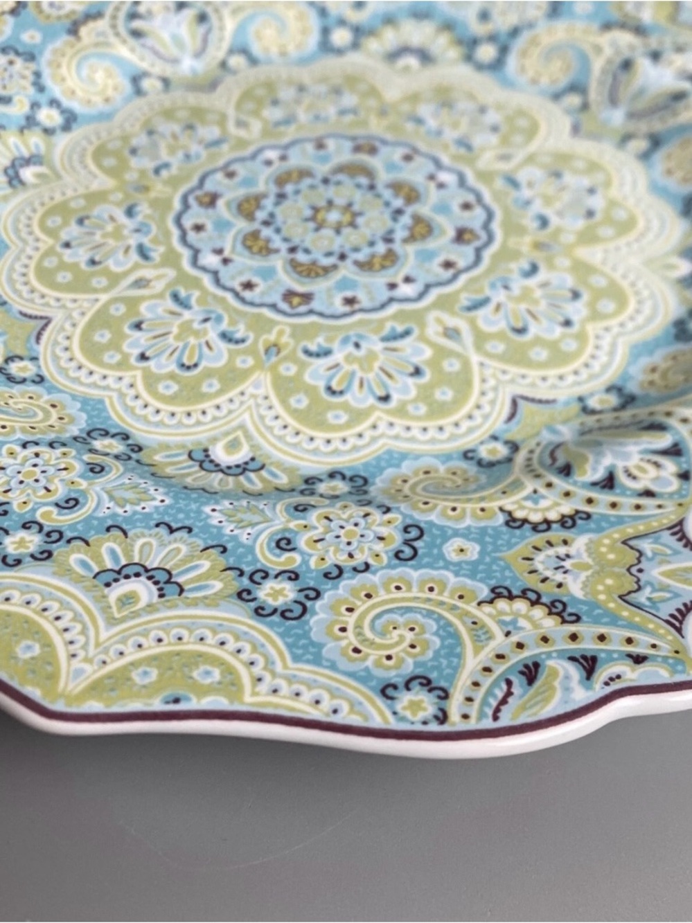 Single 222 Fifth LYRIA TEAL Porcelian Paisley luncheon plate 8.5/8" Scalloped - Picture 2 of 12